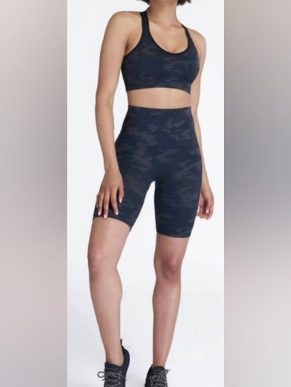 SPANX  Look At Me Now Seamless Black  Matte  Camo High Waist Bike Shorts Size L